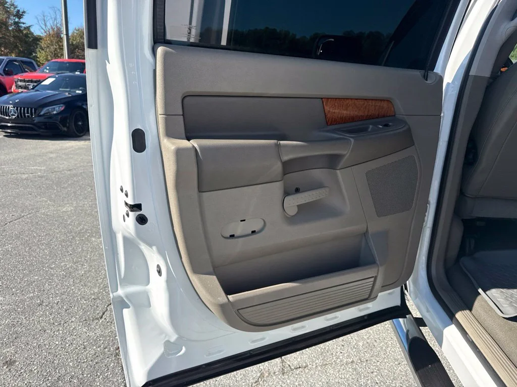 Used 2007 White Dodge Laramie image 25