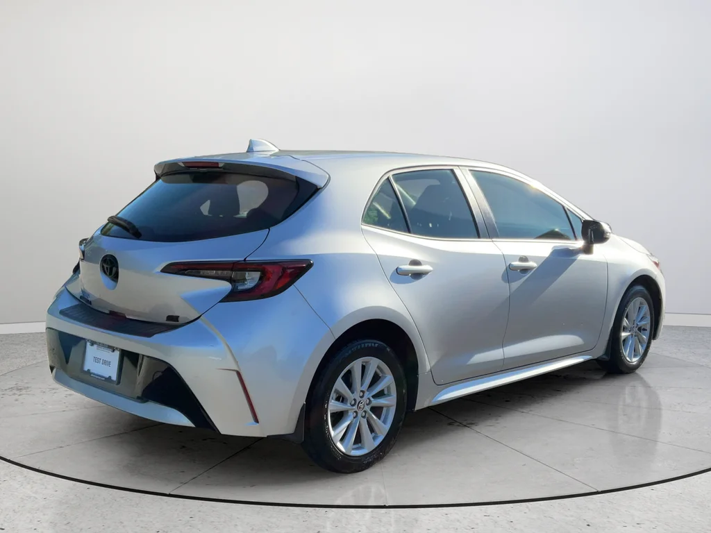 2023 Toyota Corolla Hatchback SE - Photo 7