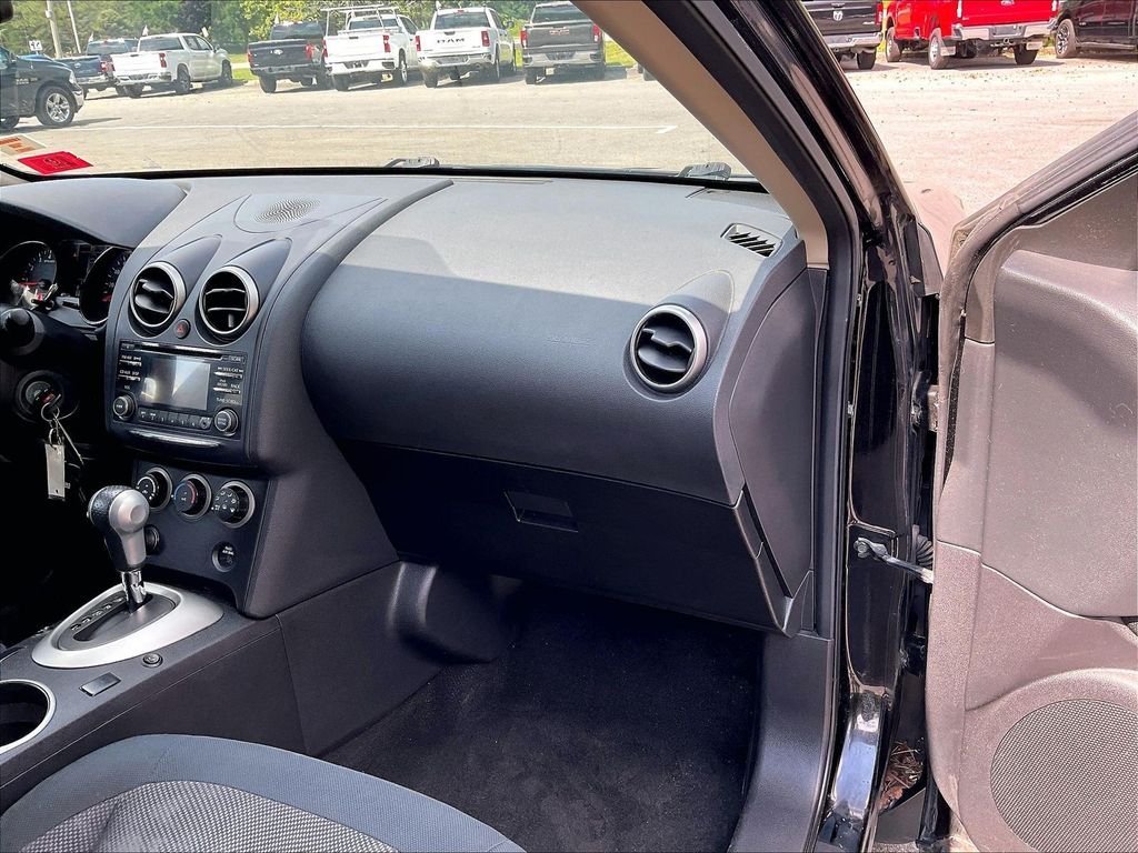 Used 2015 Black Nissan S image 12