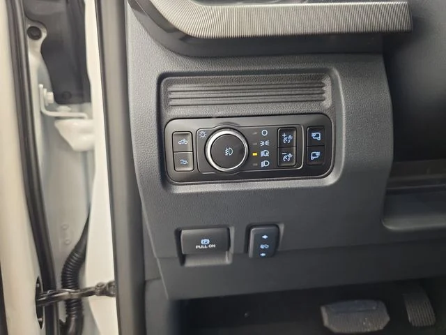 New 2026 Star White Metallic Tri-Coat Ford F-450® Platinum® image 44