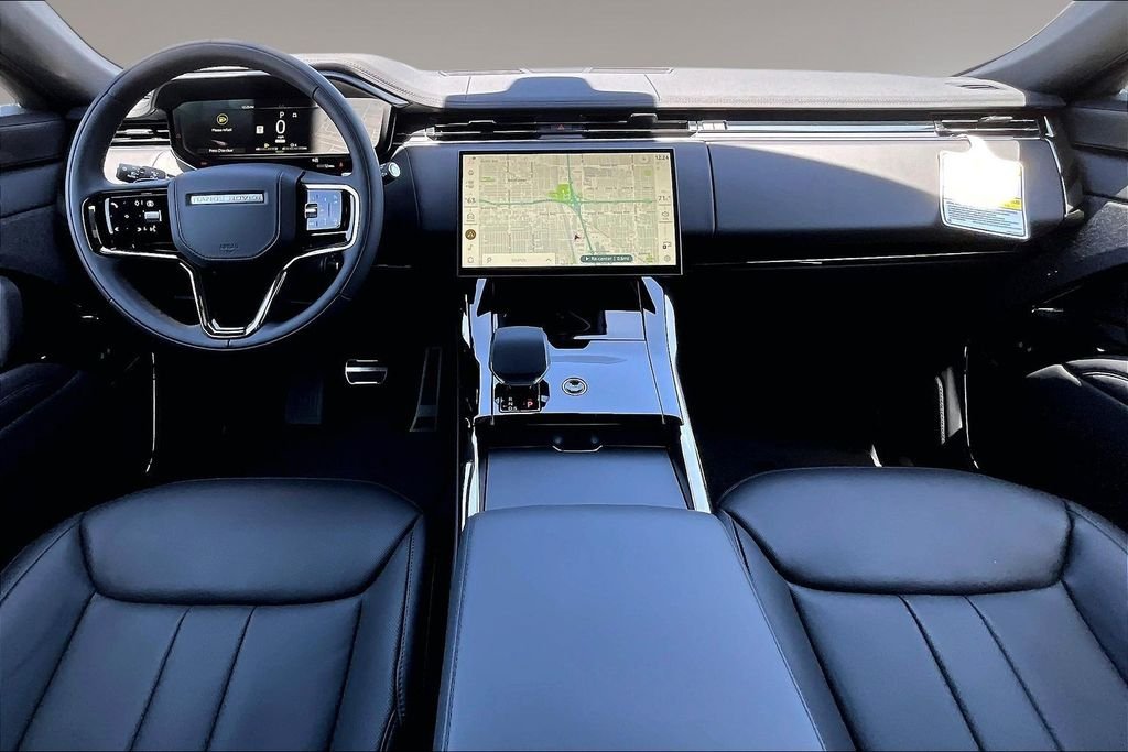 New 2026 FUJI WHITE Land Rover Dynamic SE image 5