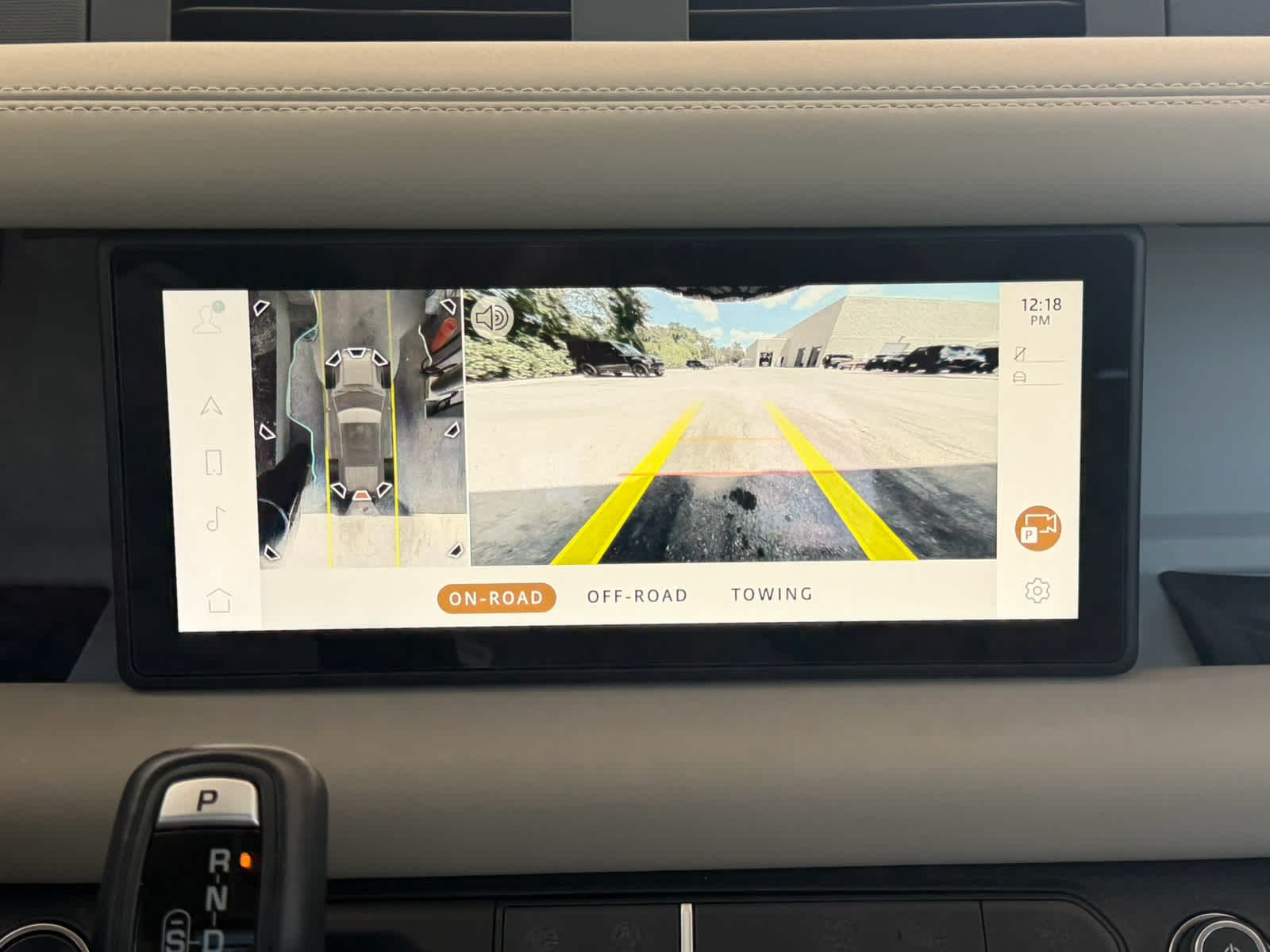 Certified Used 2024 Silicon Silver Premium Metallic Land Rover X-Dynamic SE image 19