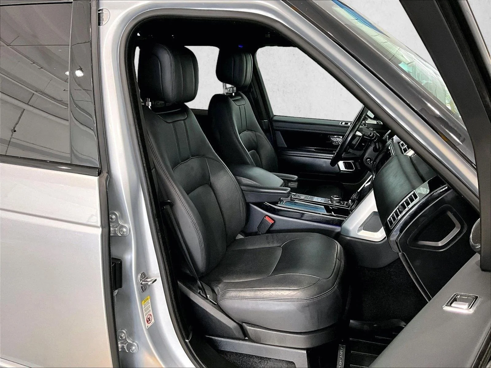 Used 2019 Indus Silver Metallic Land Rover  image 9