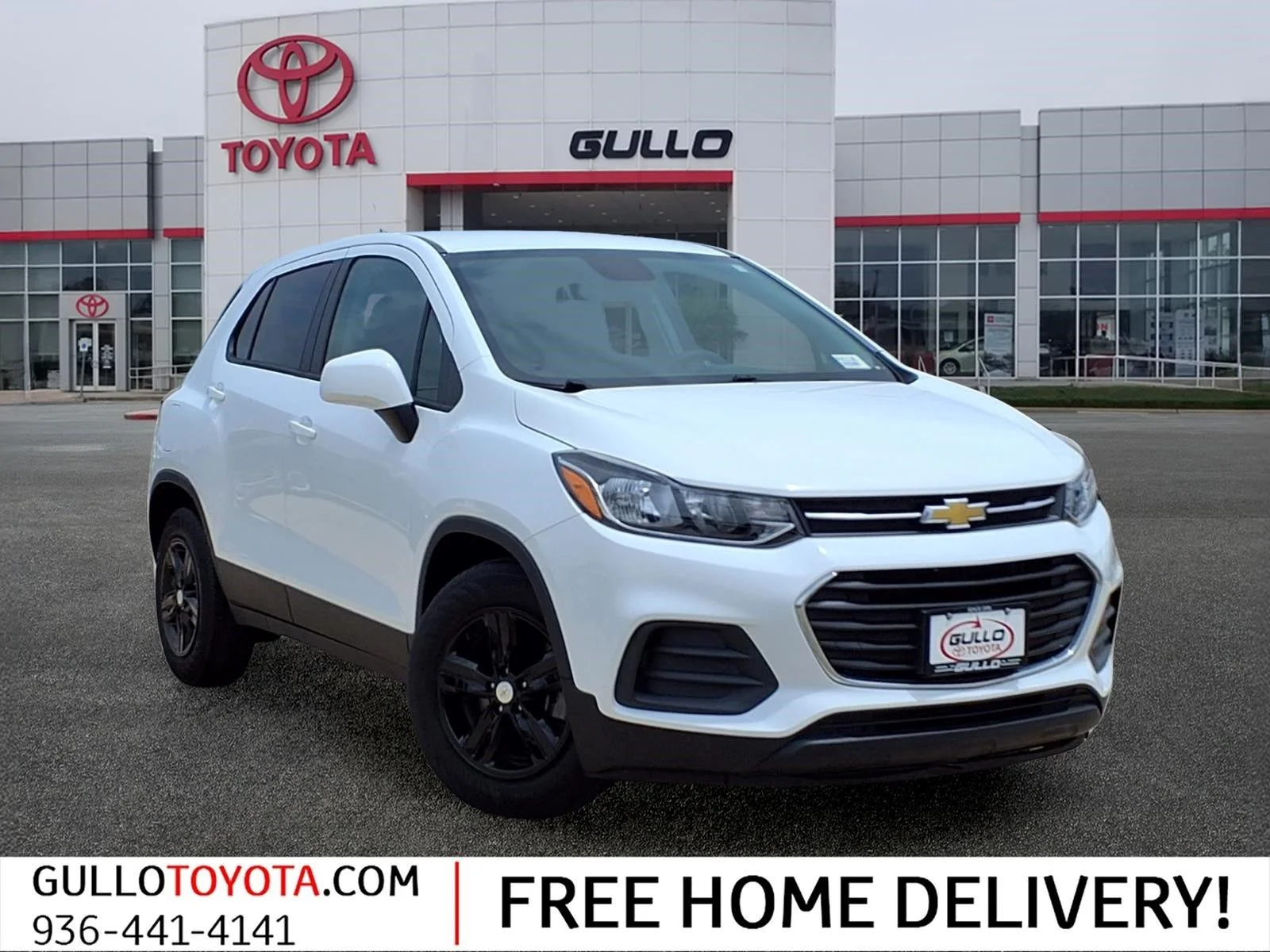 Used 2022 White Chevrolet LS image 1