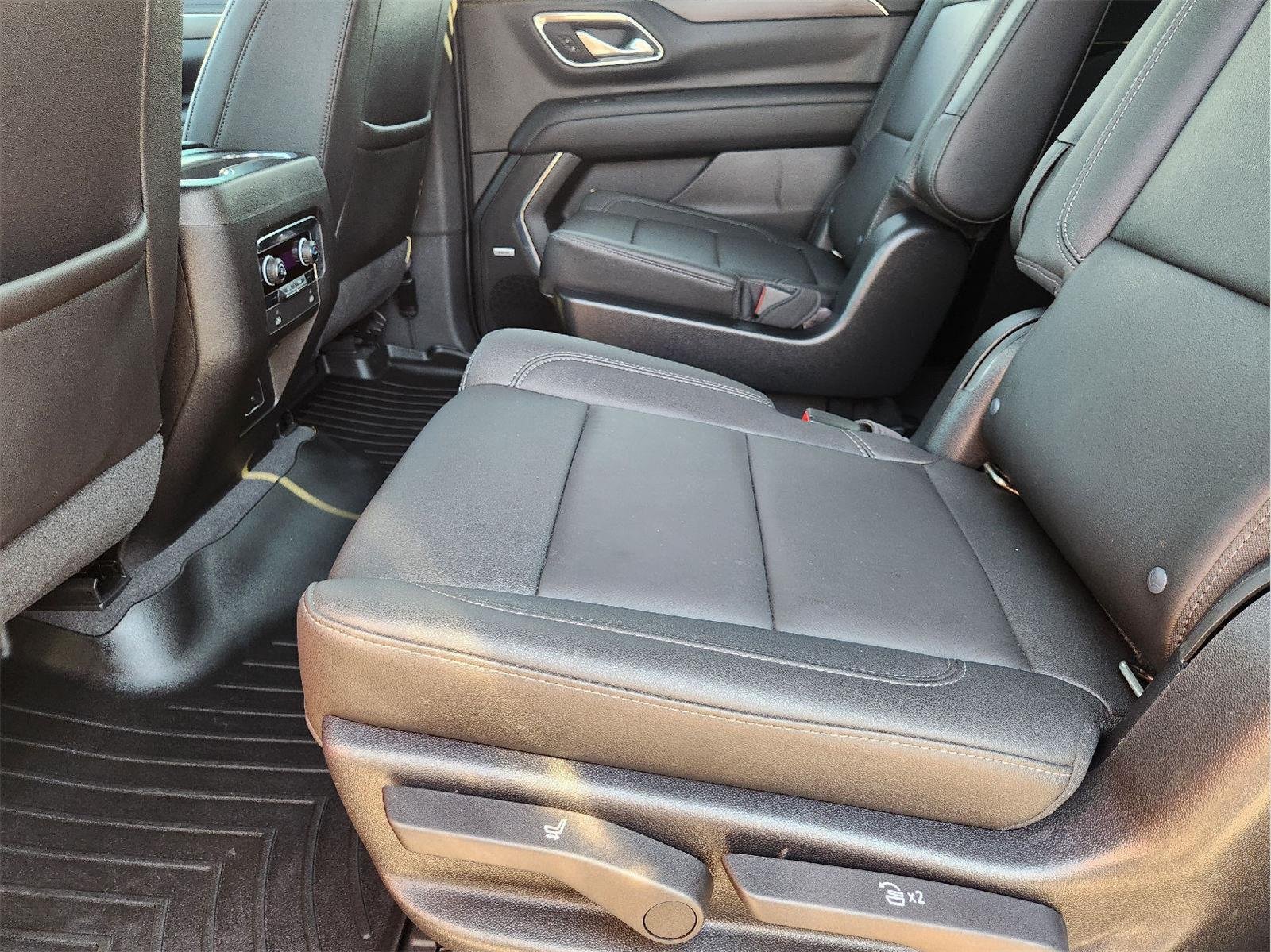2021 Chevrolet Suburban photo 30 of 34