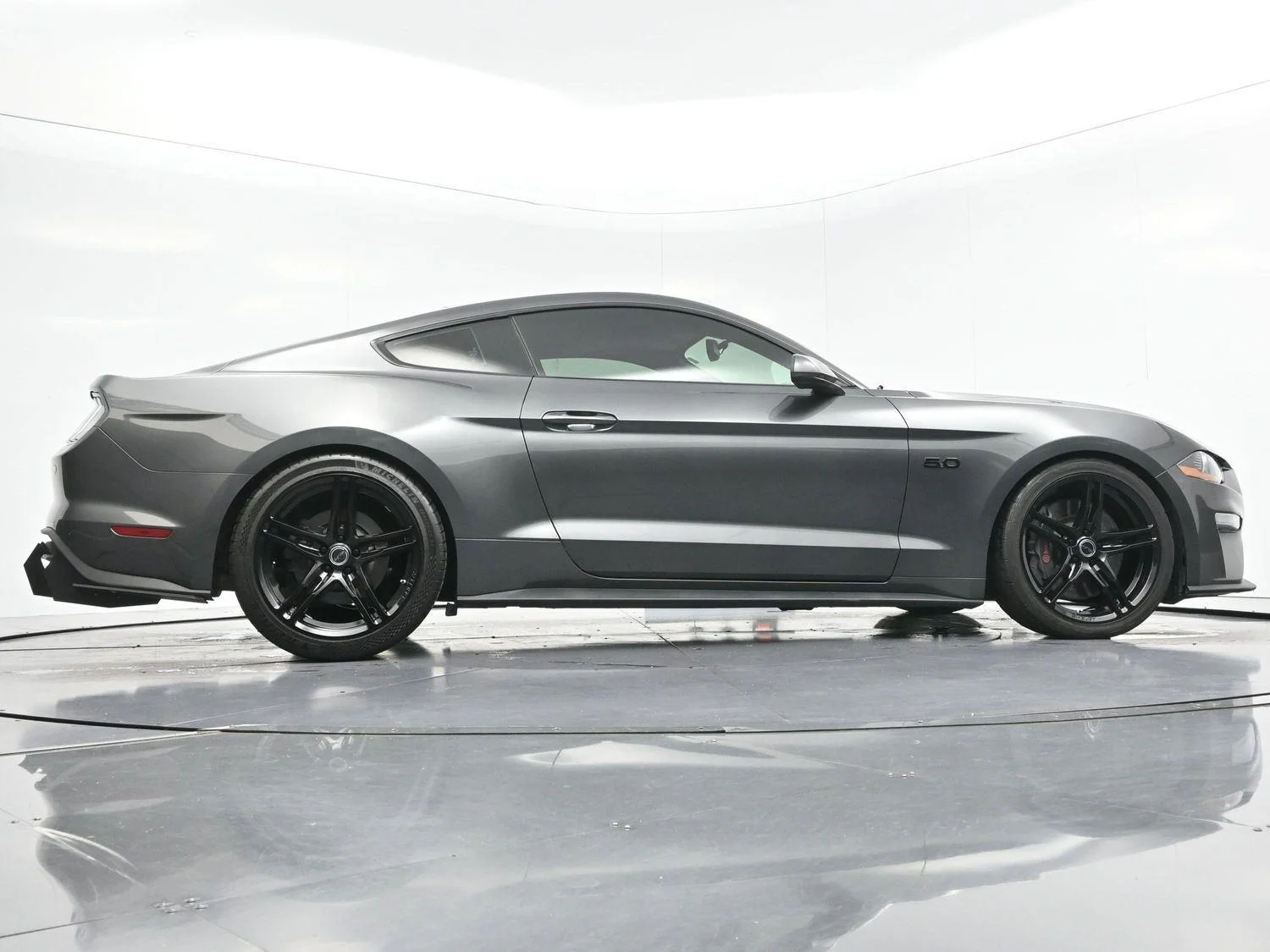 Used 2018 Magnetic Ford GT Premium image 45