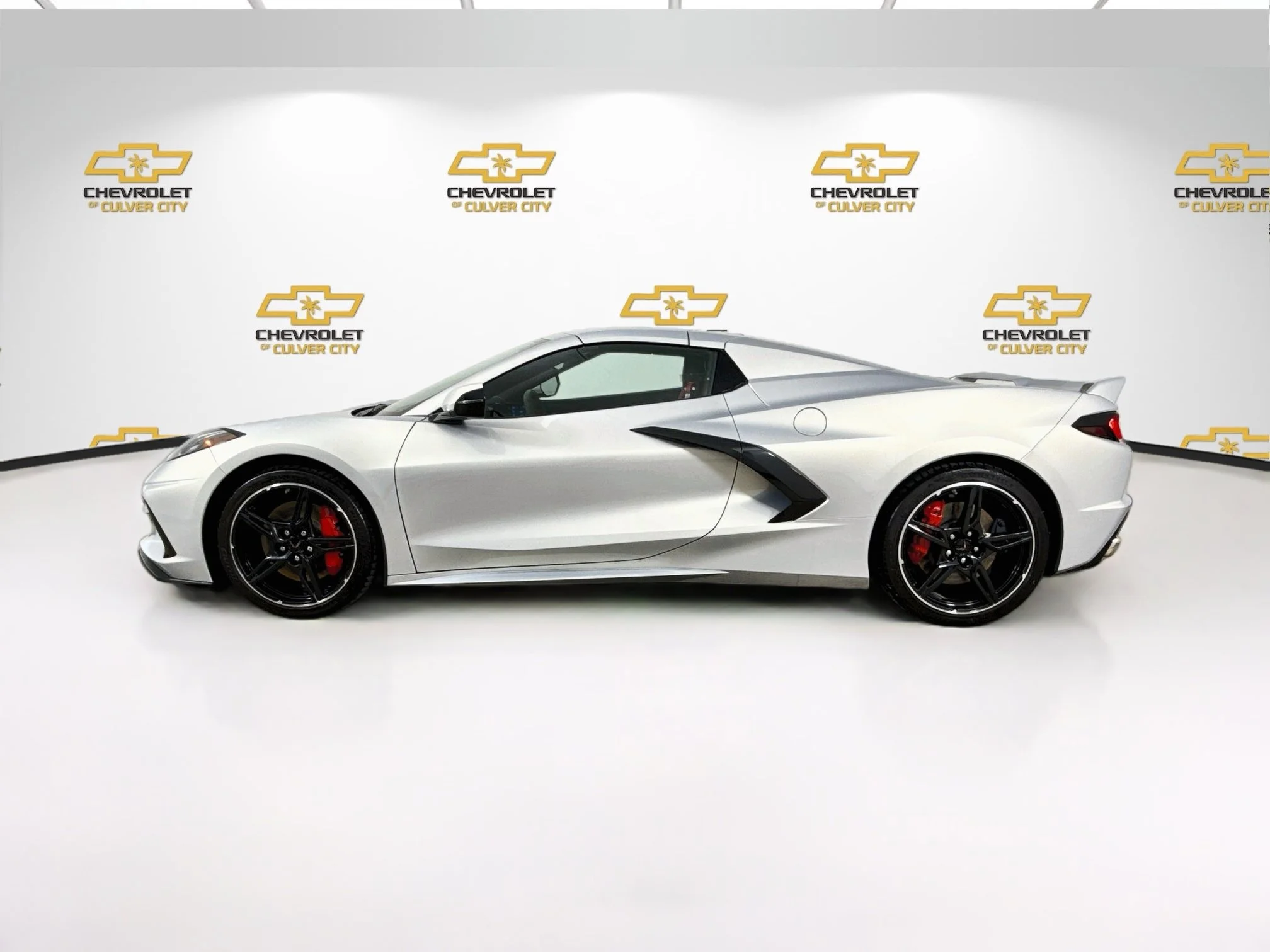 Used 2023 Silver Flare Metallic Chevrolet 2LT image 5