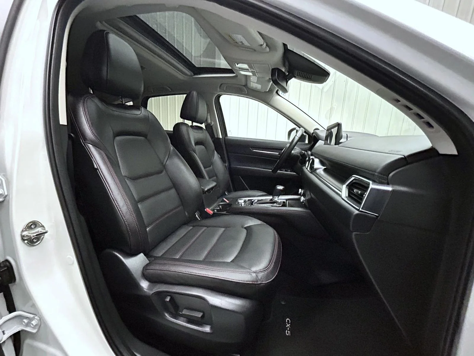 Used 2025 White Mazda 2.5 S Carbon Edition image 15