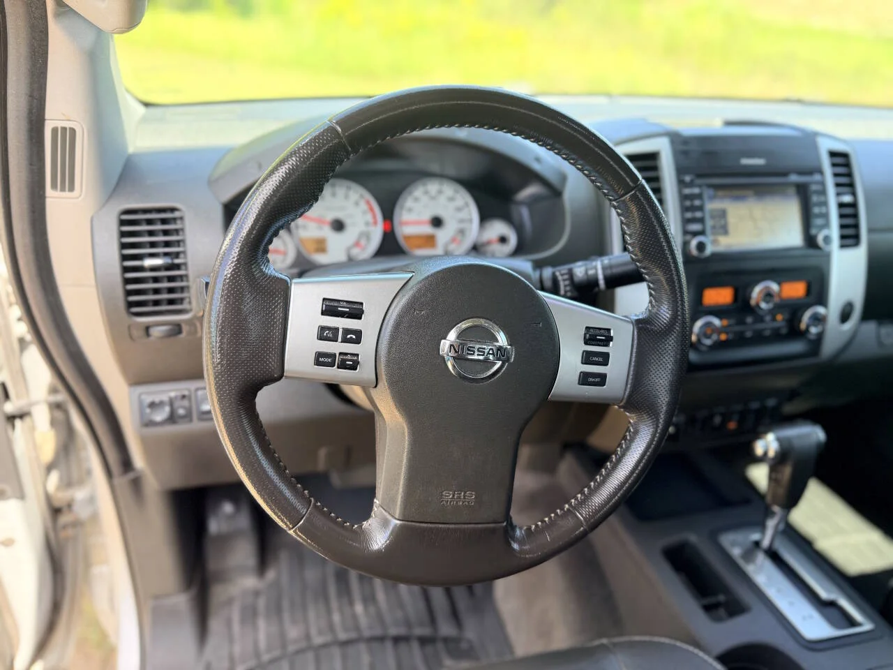 Used 2016 Silver Nissan PRO 4X 4x4 4dr Crew Cab 5 ft. SB Pickup 5A image 23