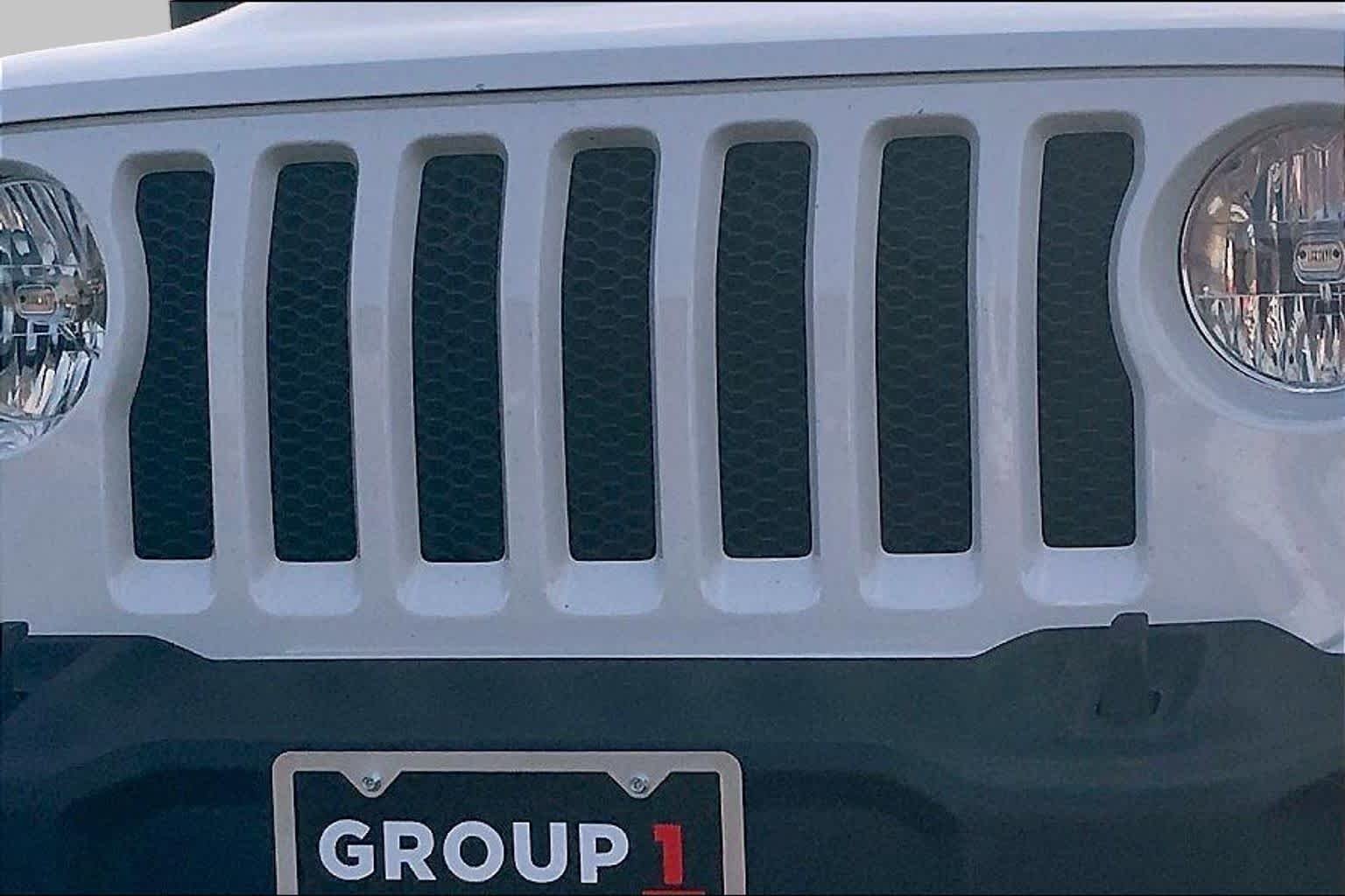 Used 2019 Bright White Clearcoat Jeep Sport S image 30