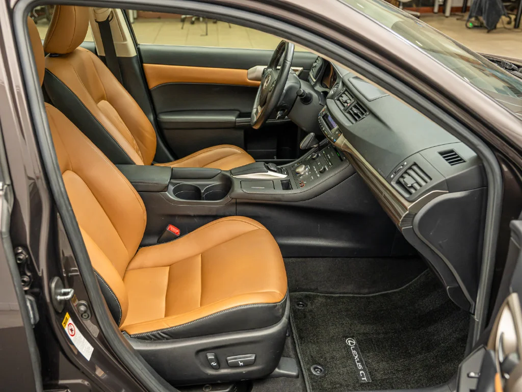 Used 2014 Pearl Lexus 200h image 23