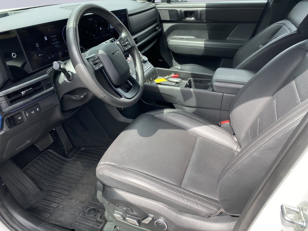 Used 2024 Serenity White Hyundai Calligraphy image 10