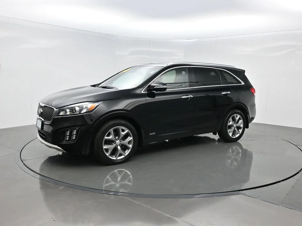 Used 2016 Kia Sorento Limited with VIN 5XYPKDA13GG133444 for sale in Naperville, IL