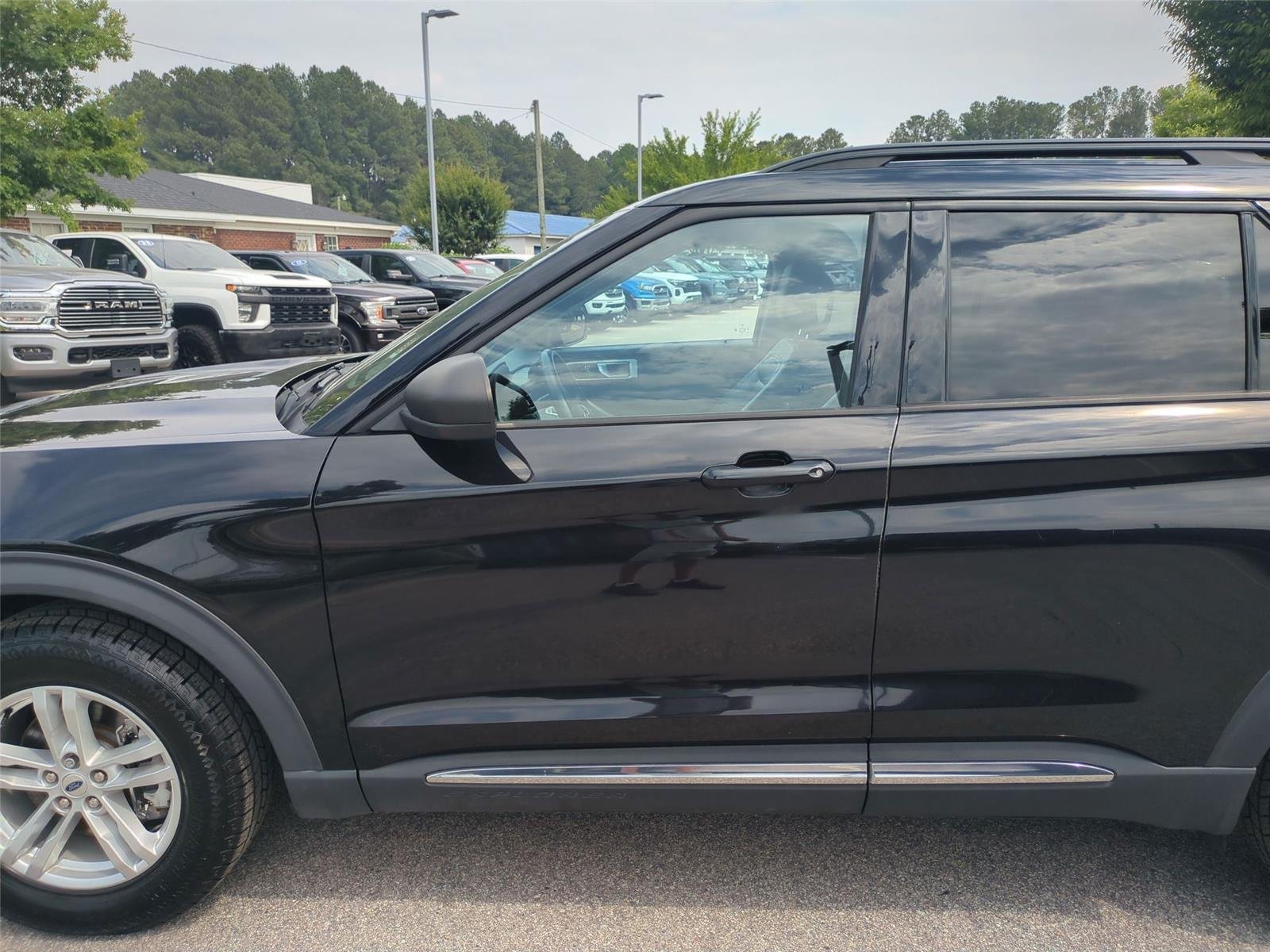 Used 2023 Agate Black Metallic Ford XLT image 15