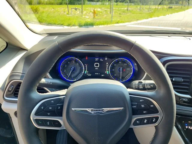 Used 2022 Blue Chrysler Touring L image 27