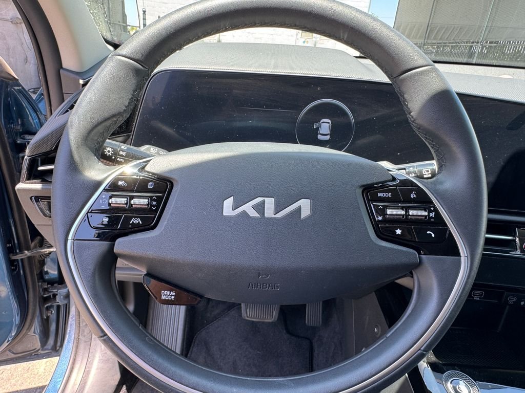 Used 2024 Blue Kia Wind image 11