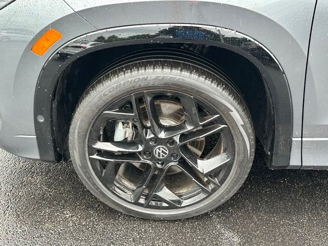 Certified Used 2025 Gray Volkswagen 2.0T SE R-Line Black image 10