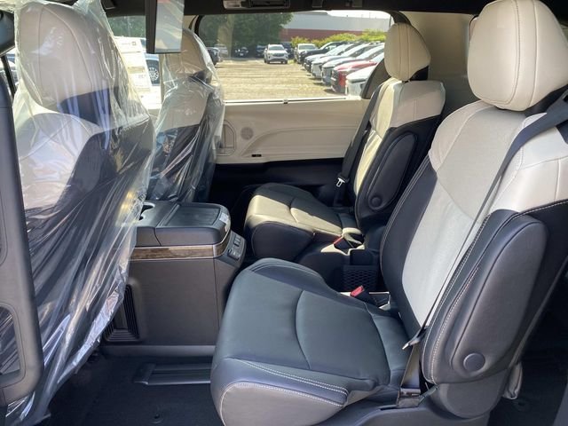 New 2026 Wind Chill Pearl Toyota Platinum image 7