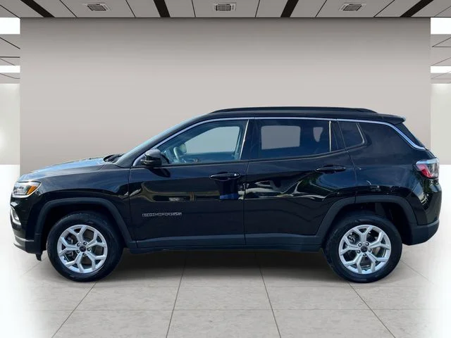 Used 2025 Black Jeep Latitude image 6