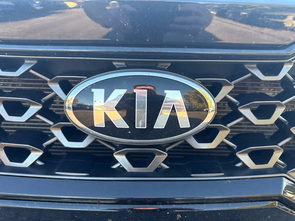 Used 2021 Black Kia S image 11