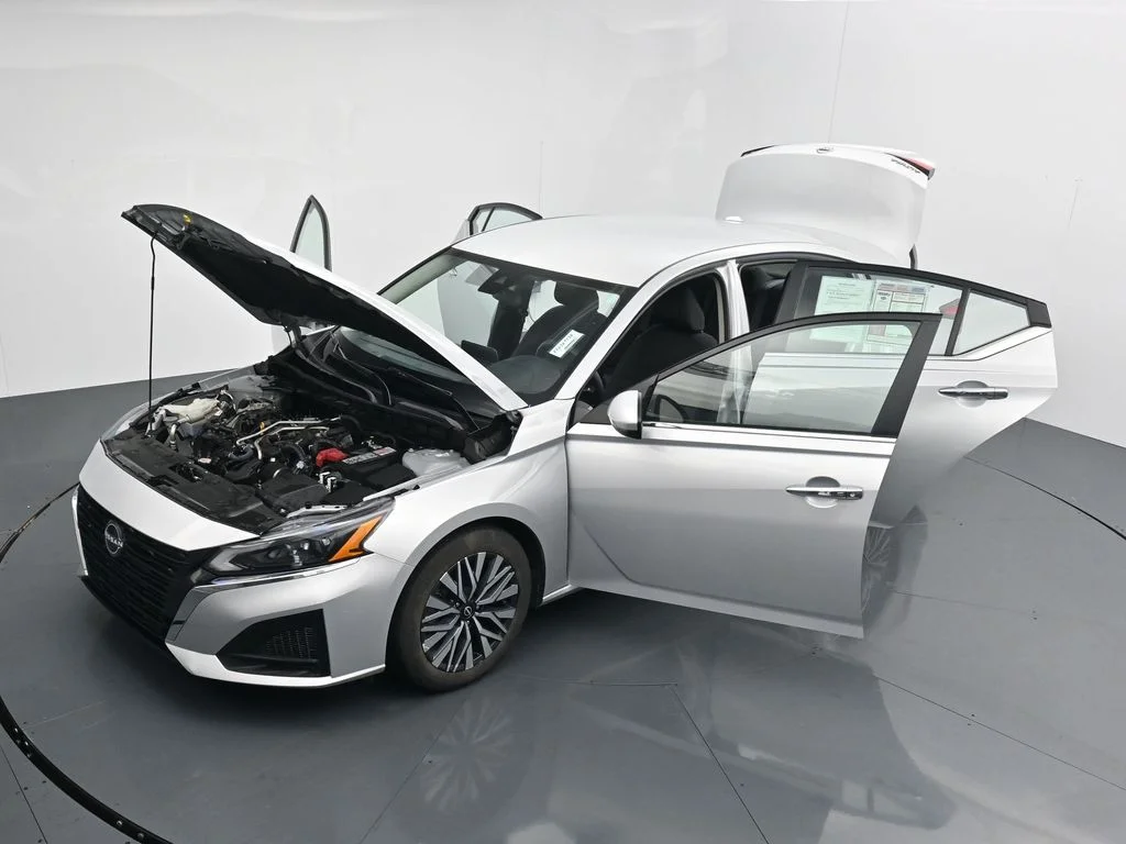 Used 2024 Silver Nissan 2.5 SV image 37