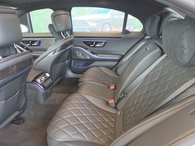 New 2026 MANUFAKTUR Moonlight White Metallic Mercedes-Benz S580 image 27