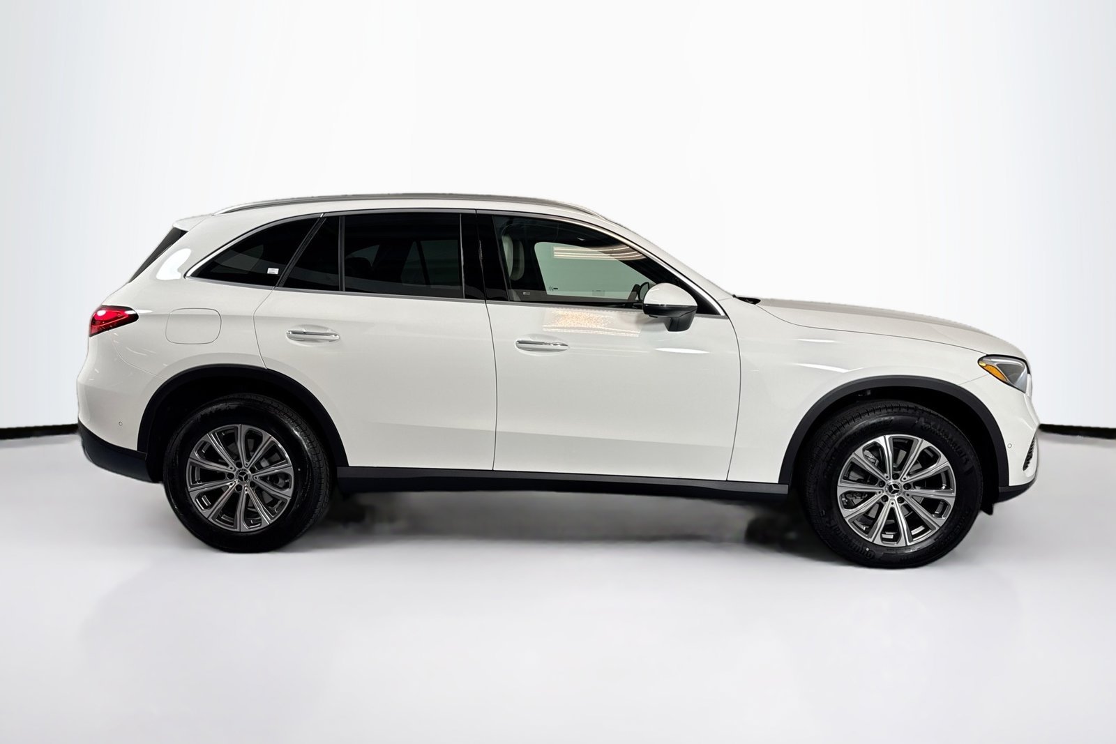 New 2026 Polar White Mercedes-Benz GLC 300 image 4