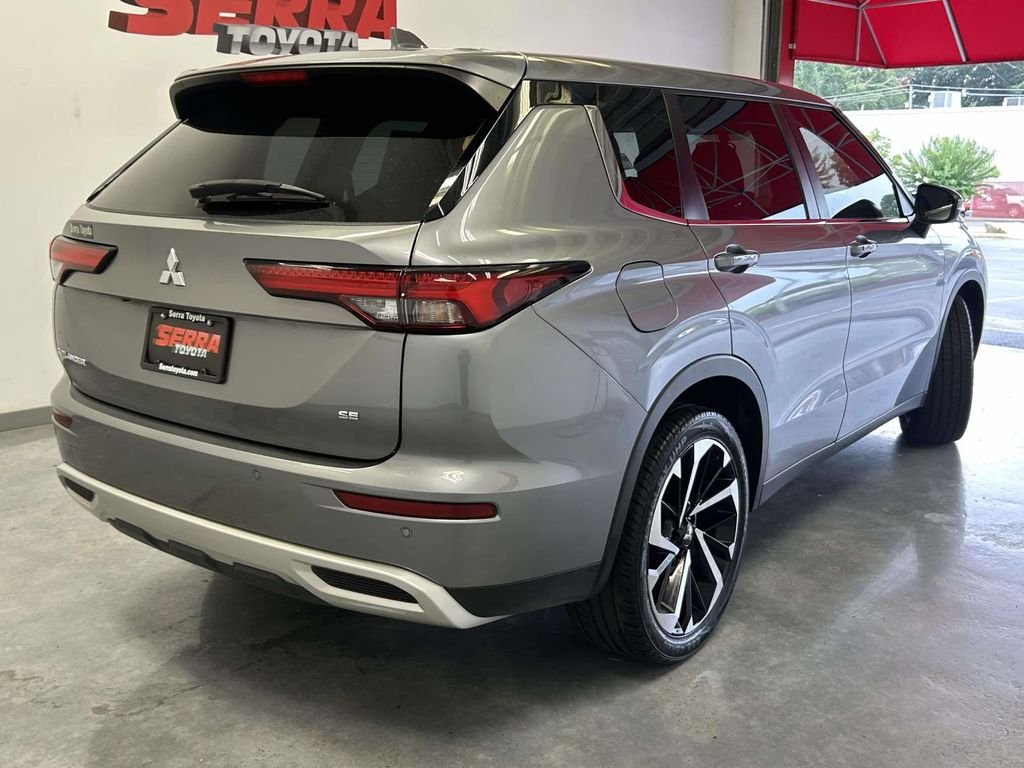 Used 2023 Gray Mitsubishi SE Special Edition image 3