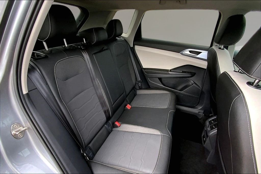 Used 2025 Pyrite Silver Metallic Volkswagen 1.5T SE image 25