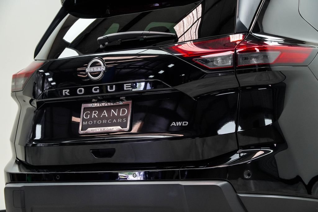Used 2025 Black Nissan SV image 14