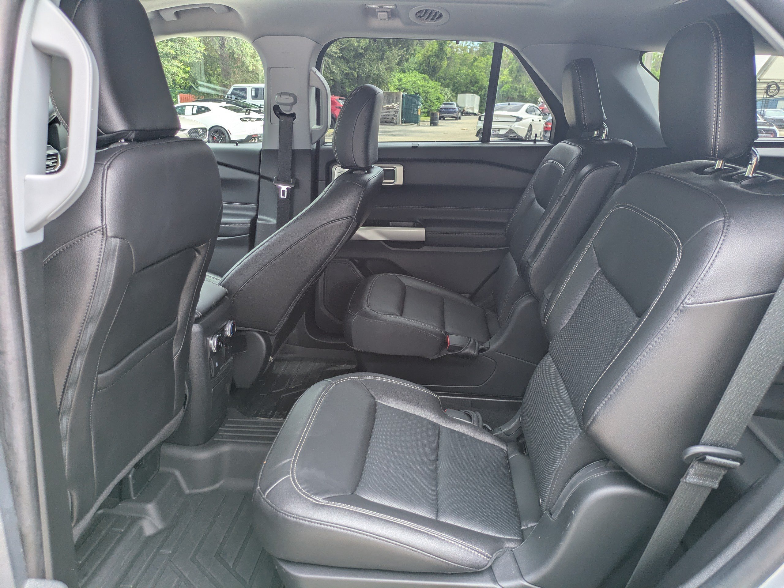 Used 2022 Silver Metallic Ford Limited image 13