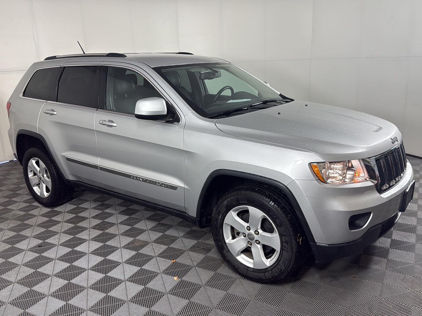 Used 2013 Bright Silver Metallic Jeep Laredo image 3