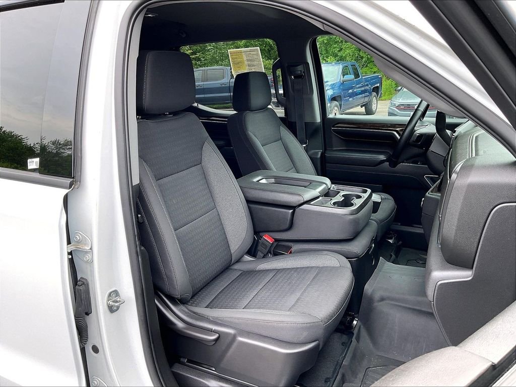 Used 2023 White GMC Elevation image 11
