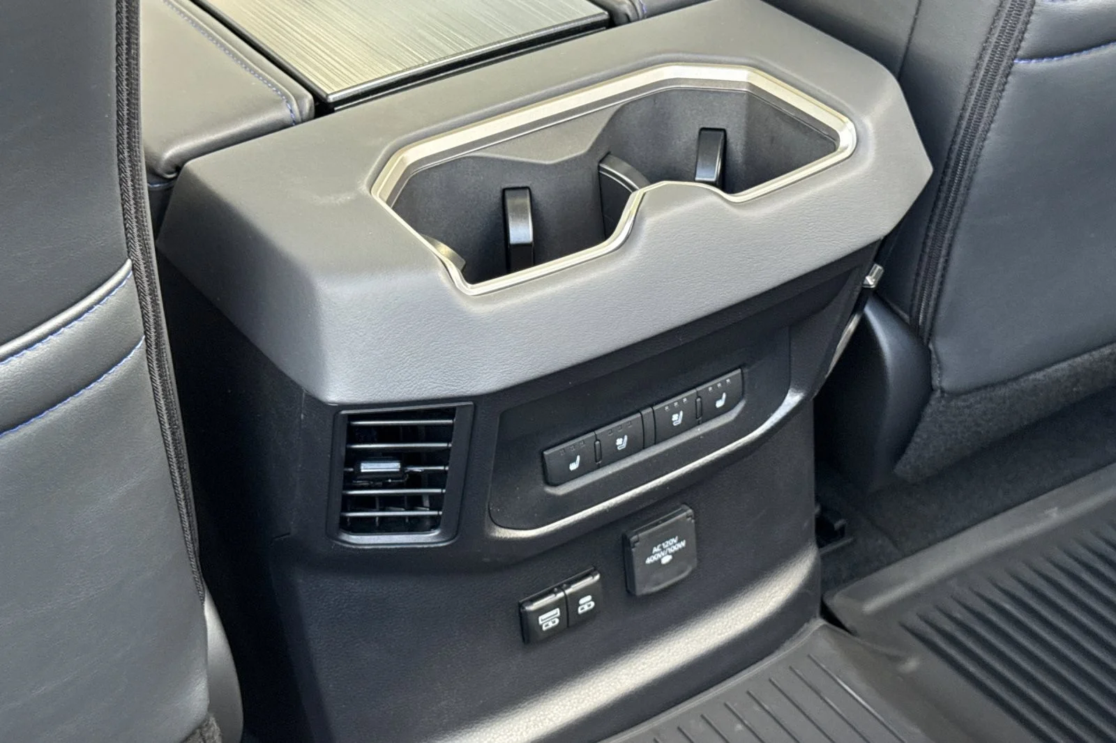New 2026 Wind Chill Pearl <sup>1</sup> Toyota  Platinum image 13