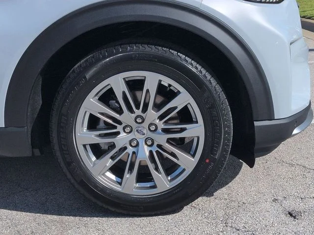 New 2026 Space White Metallic Ford Platinum™ image 11