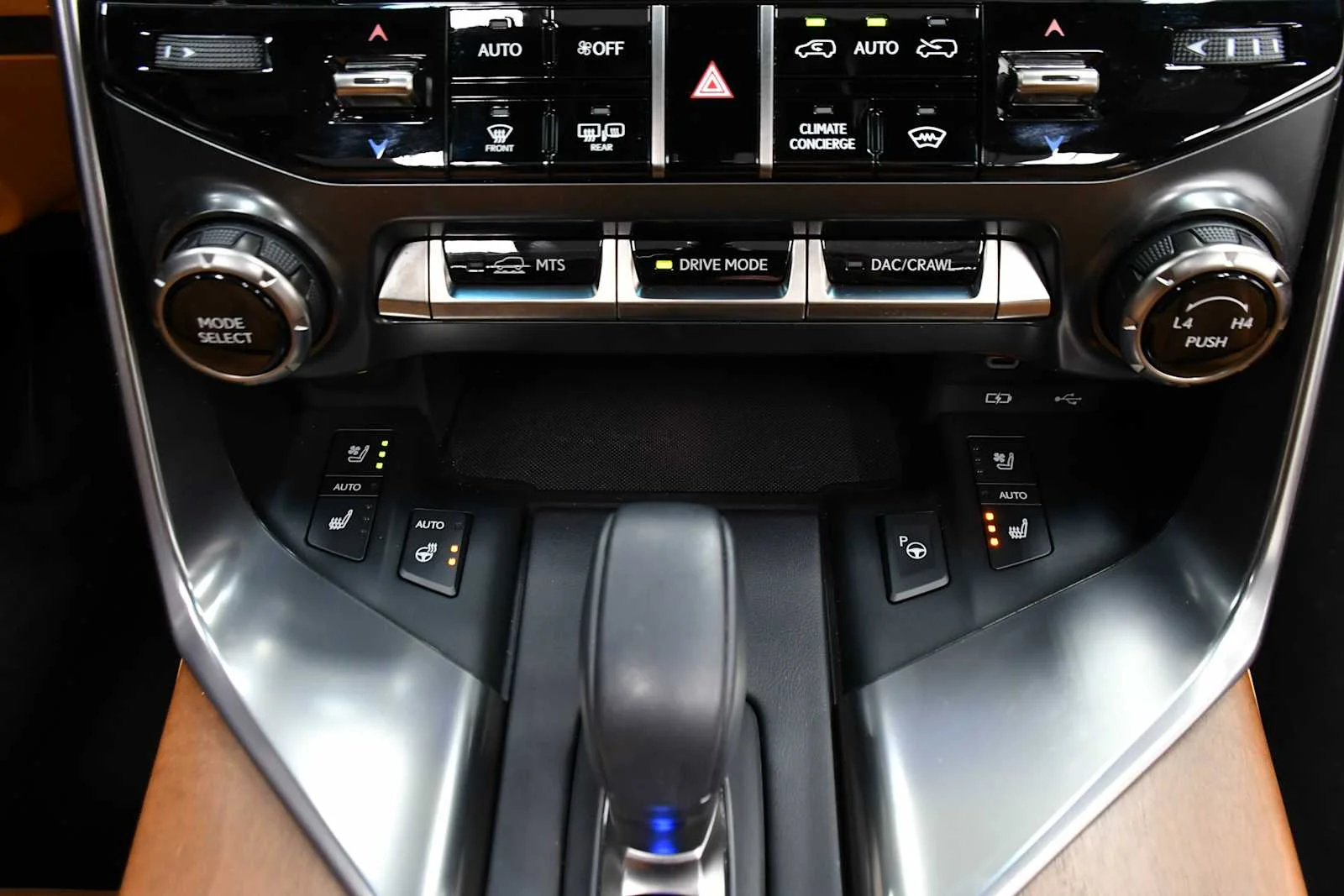 Used 2025 Atomic Silver Lexus Luxury image 22