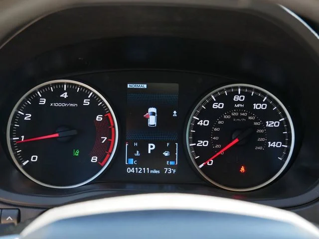 Used 2023 White Diamond Mitsubishi LE image 19