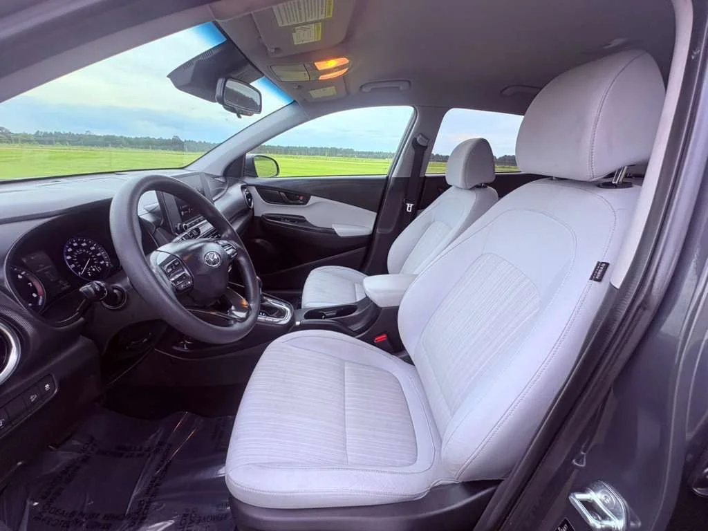 Used 2023 Gray Hyundai SEL image 25