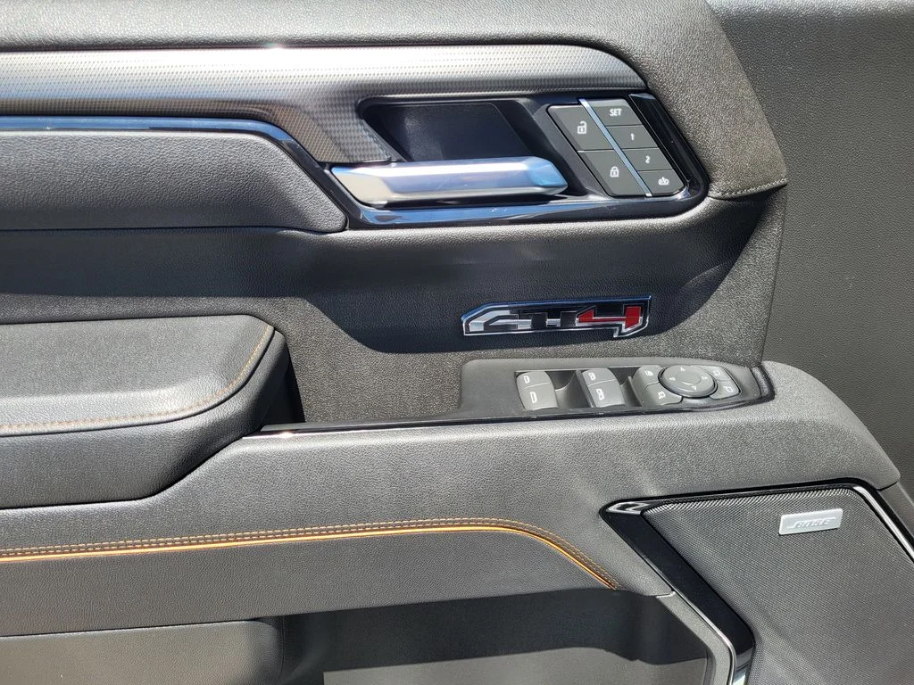Used 2025 Summit White GMC AT4 image 18