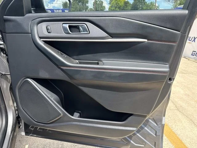 Used 2025 Gray Ford ST-Line image 27