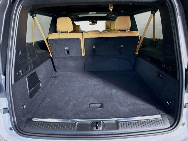 New 2026 Bright White Clear-Coat Exterior Paint Jeep Grand Wagoneer image 28