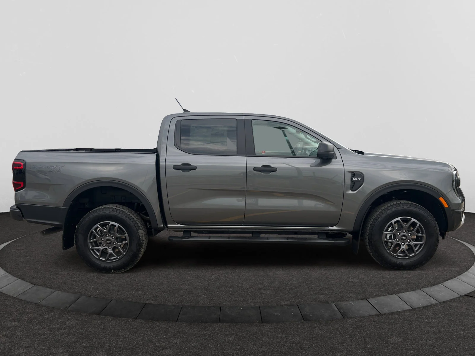 New 2026 Carbonized Grey Metallic Ford XLT image 6