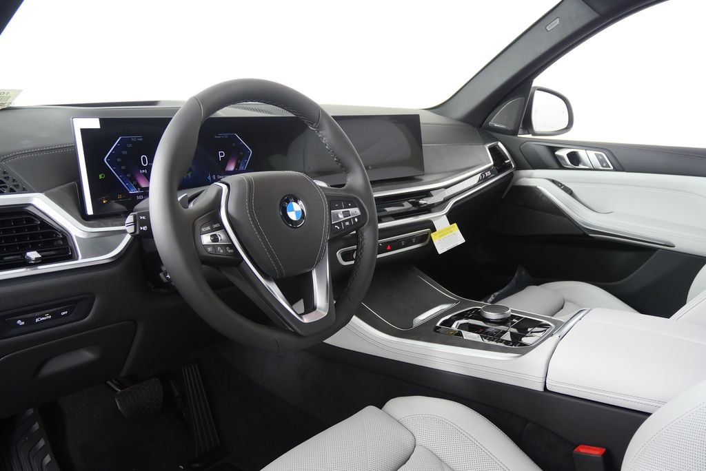 Used 2026 Mineral White Metallic BMW xDrive40i image 12