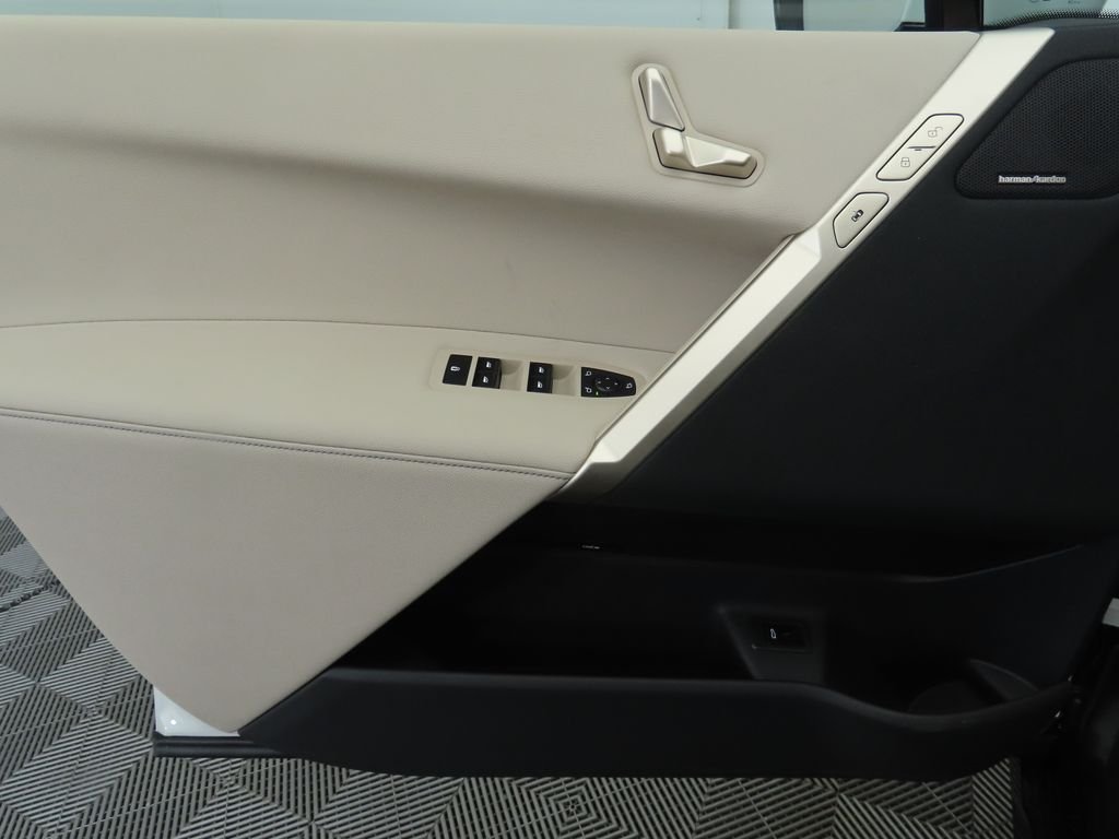 2026 BMW iX 60 - Photo 26