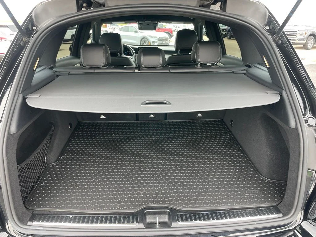 Used 2022 Black Mercedes-Benz GLC 300 image 33