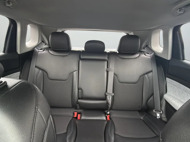 Used 2022 Black Jeep Latitude image 40
