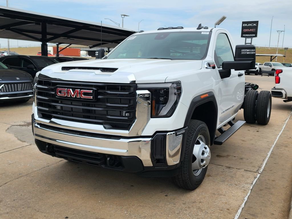 2026 GMC Sierra 3500HD Pro - Photo 7