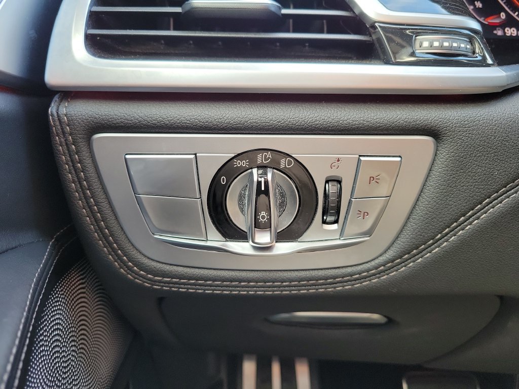Used 2020 Bemina Gray Amber Effect BMW 750i xDrive image 26