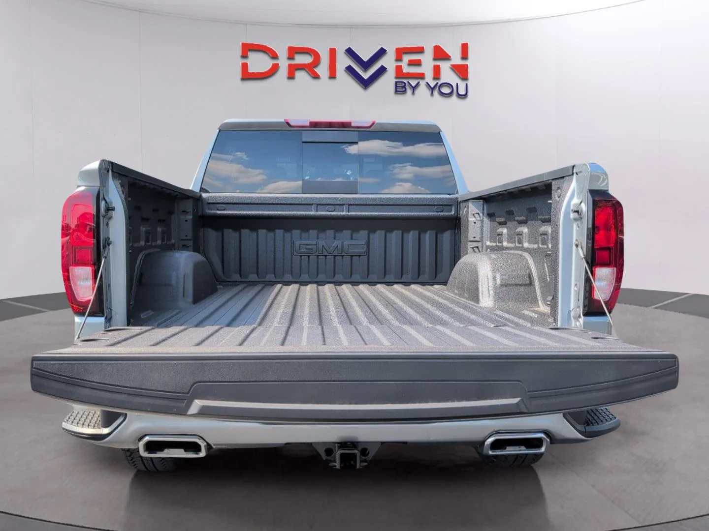 New 2026 Sterling Metallic GMC Elevation image 22