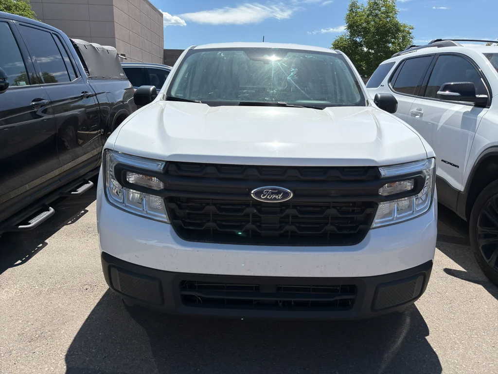 Used 2022  Ford XL image 2